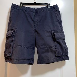 Men’s navy cargo shorts